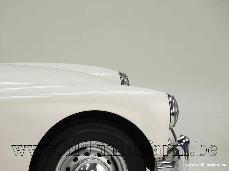 Image 11/15 of MG MGA 1500 (1958)