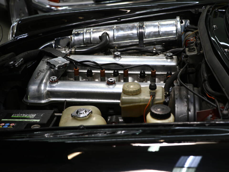 Bild 28/32 von Alfa Romeo 2.0 Spider (1989)