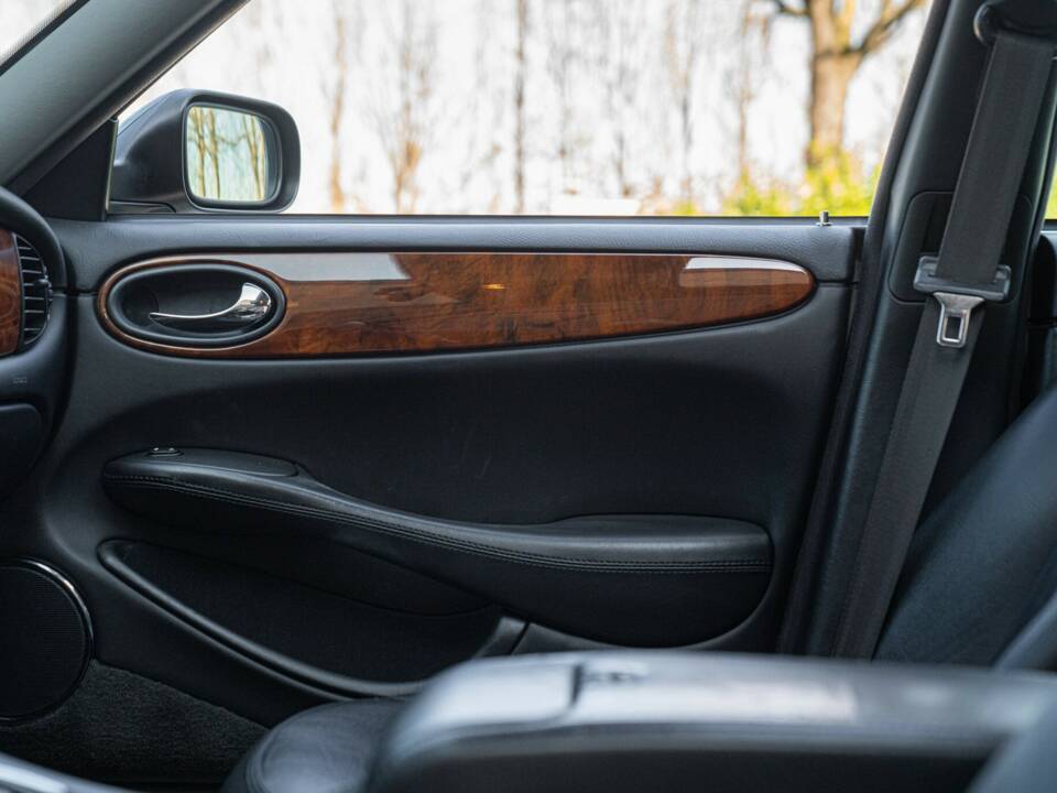 Bild 40/50 von Jaguar XJ 8 Executive (1997)