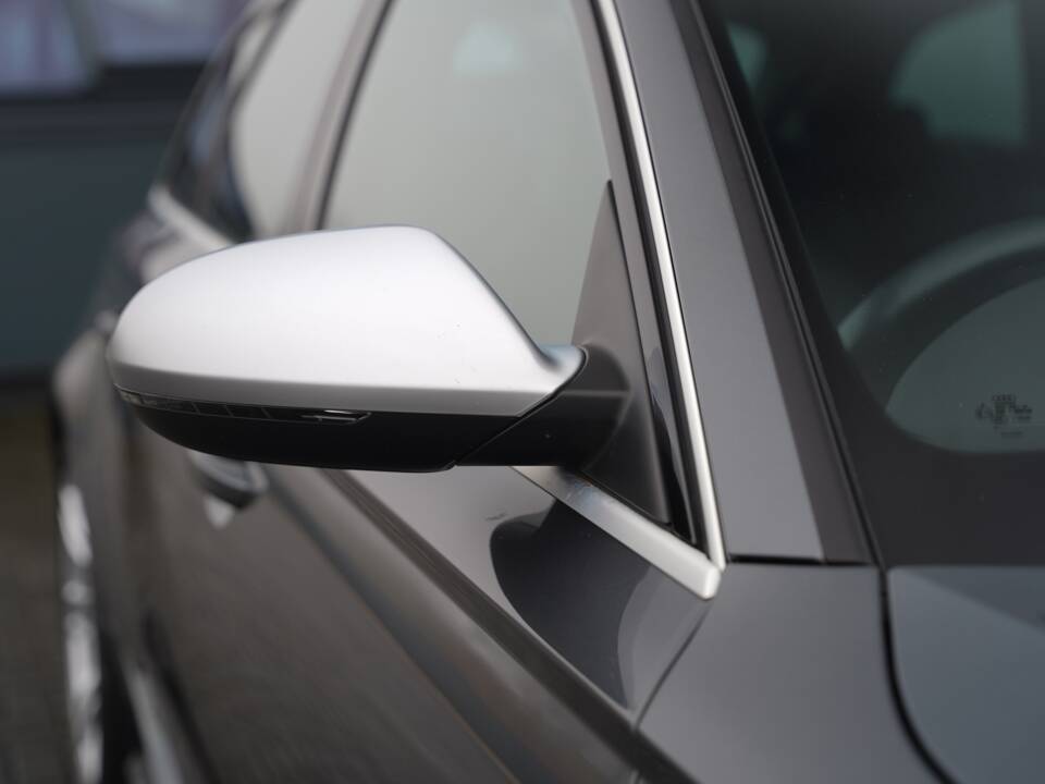 Immagine 39/50 di Audi RS6 Avant (2015)