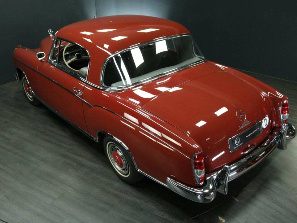 Imagen 43/50 de Mercedes-Benz 220 S (1957)