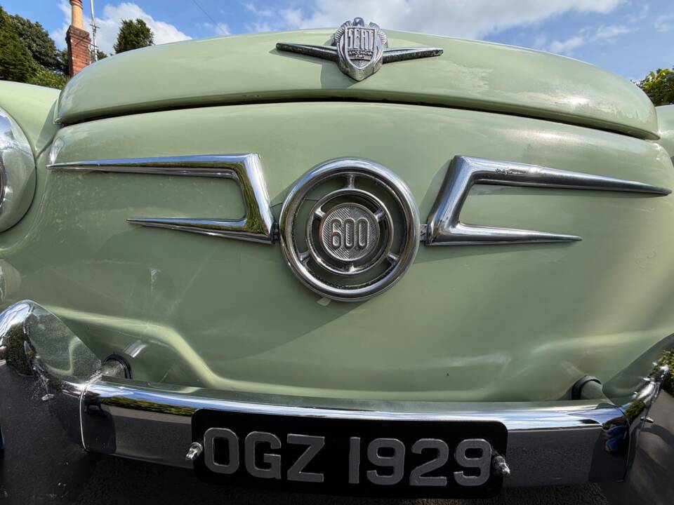 Image 19/24 of SEAT 600 D (1966)