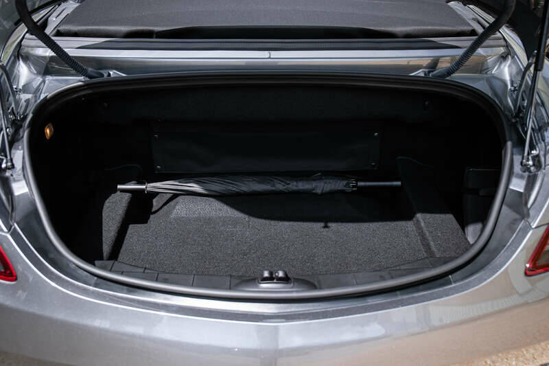 Image 17/50 of Mercedes-Benz SLS AMG Roadster (2014)