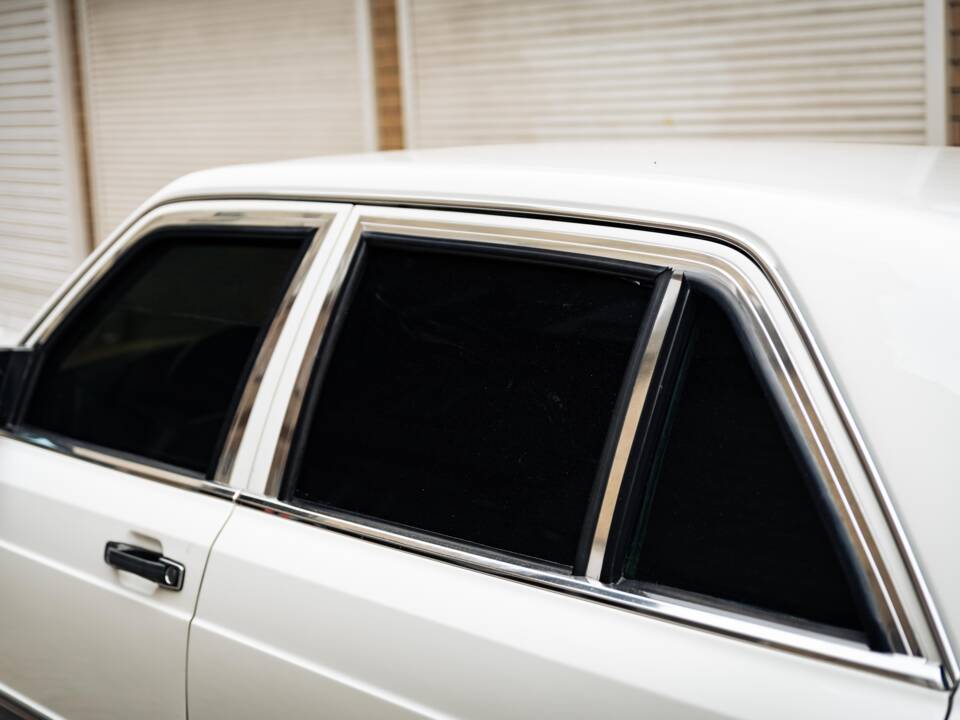 Image 39/50 of Mercedes-Benz 500 SEL (1984)