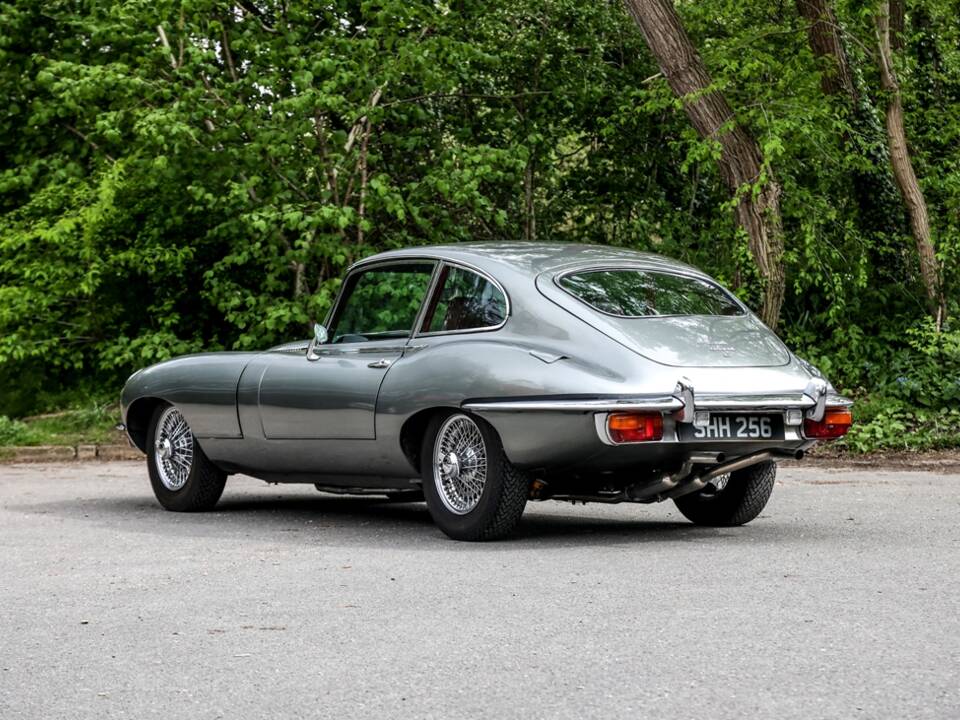 Imagen 8/19 de Jaguar E-Type (2+2) (1969)
