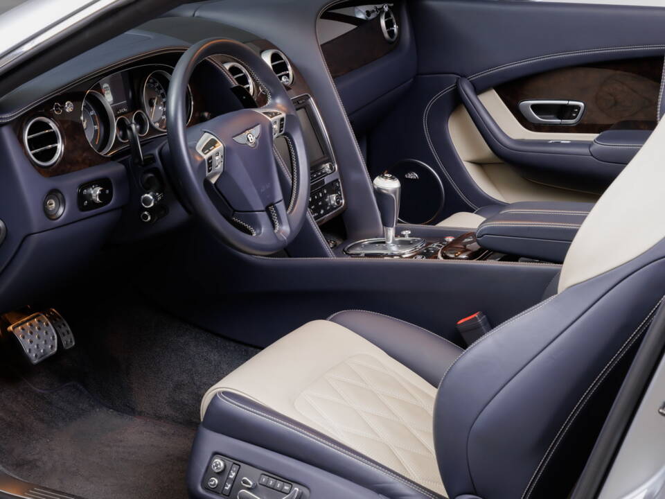 Imagen 20/41 de Bentley Continental GTC W12 (2014)