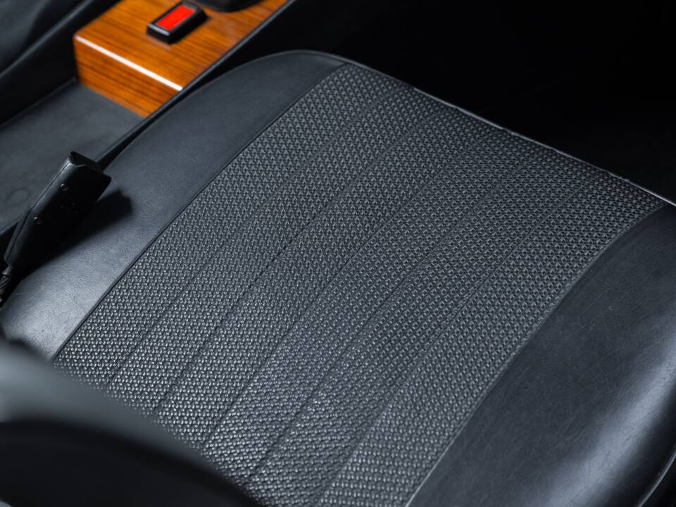 Image 23/38 of Mercedes-Benz 350 SL (1973)