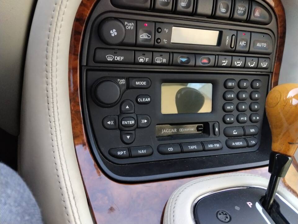 Image 47/71 of Daimler Super V8 (2000)