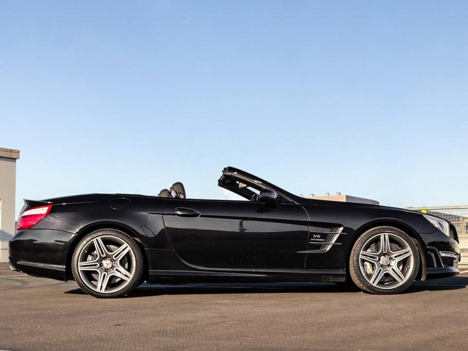 Image 2/33 de Mercedes-Benz SL 63 AMG (2012)