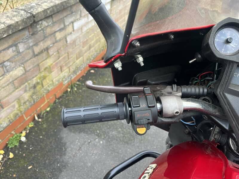 Image 13/26 of Moto Guzzi 1000 SP (1980)