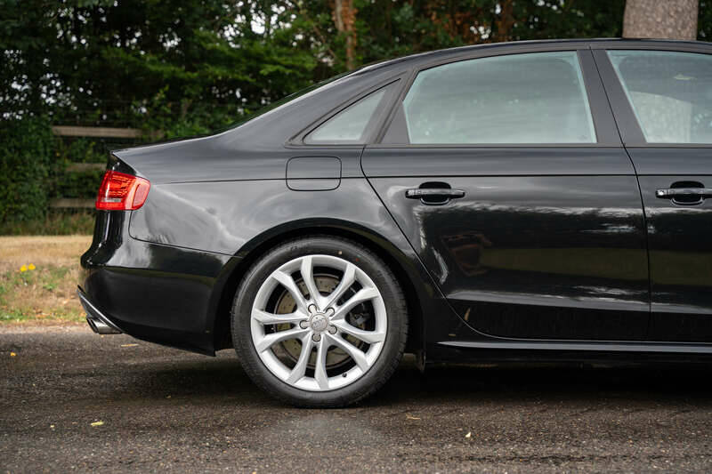 Image 22/50 of Audi S4 (2010)