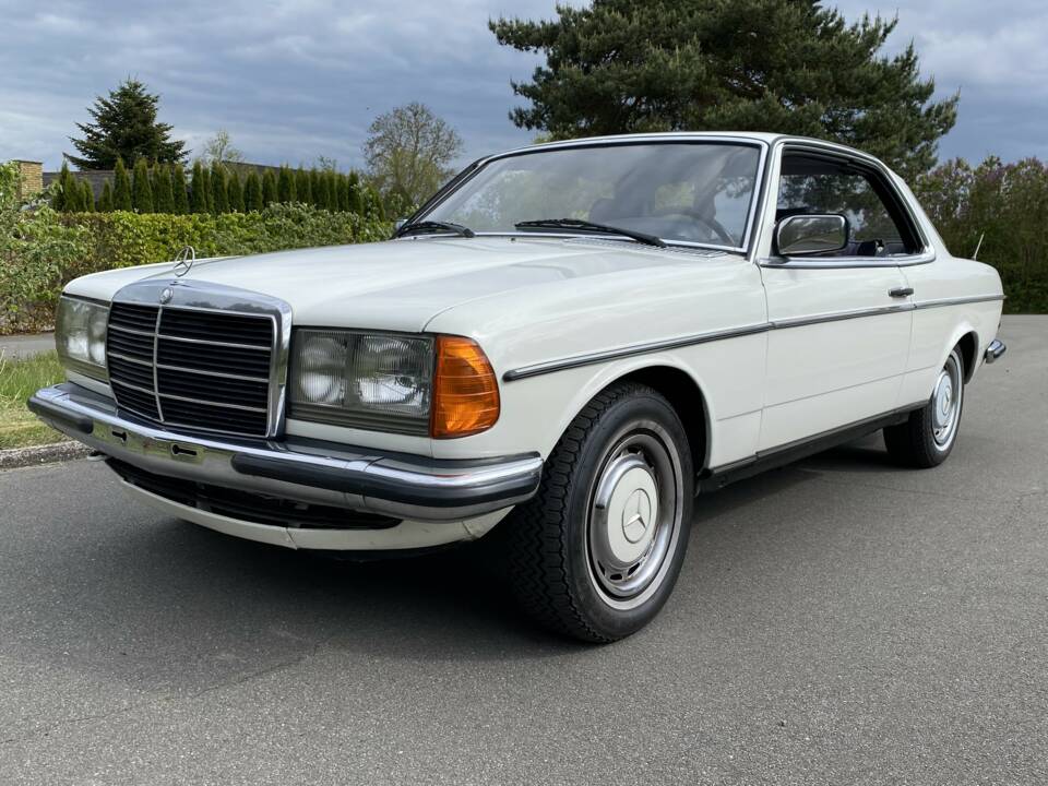 Image 1/49 of Mercedes-Benz 230 C (1980)