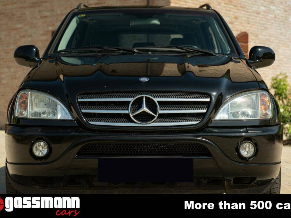 Image 2/15 of Mercedes-Benz ML 55 AMG (2000)