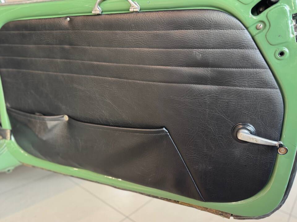 Immagine 17/36 di SEAT 600 D (1966)