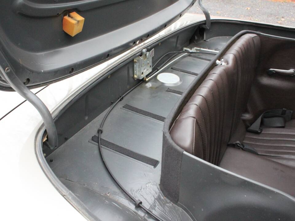 Image 17/29 of Mercedes-Benz 500 SL (1986)