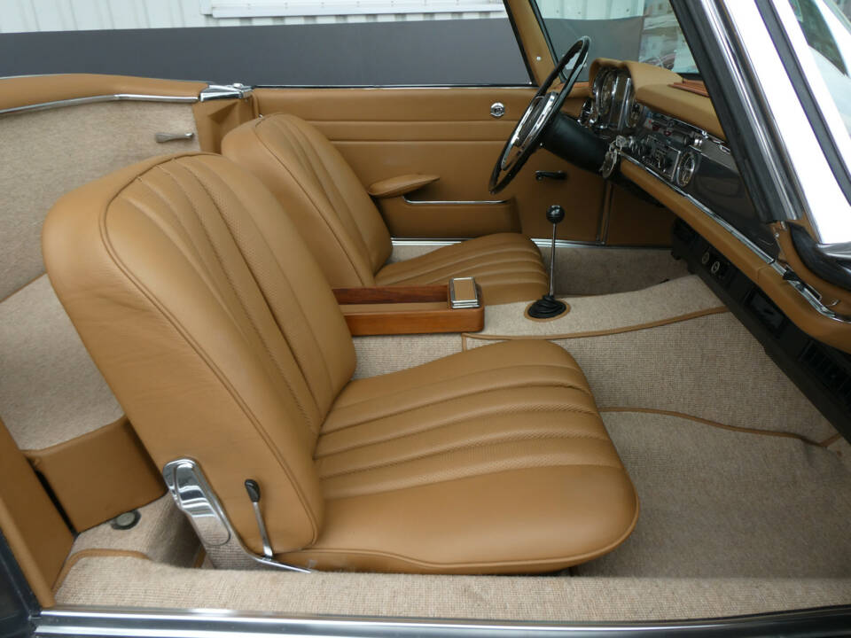 Afbeelding 13/23 van Mercedes-Benz 230 SL (1965)