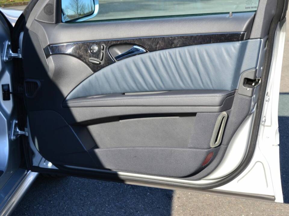 Imagen 11/100 de Mercedes-Benz E 55 AMG (2003)