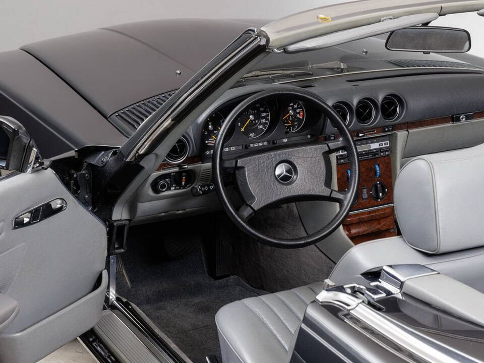 Image 23/44 of Mercedes-Benz 300 SL (1988)