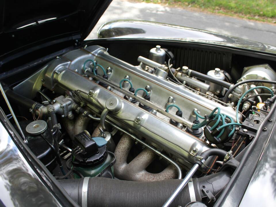 Image 18/19 of Aston Martin DB 4 (1961)