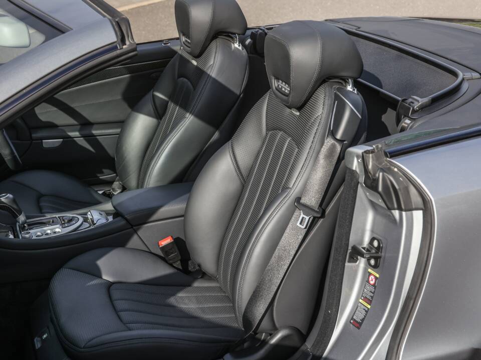 Afbeelding 30/47 van Mercedes-Benz SL 63 AMG (2008)