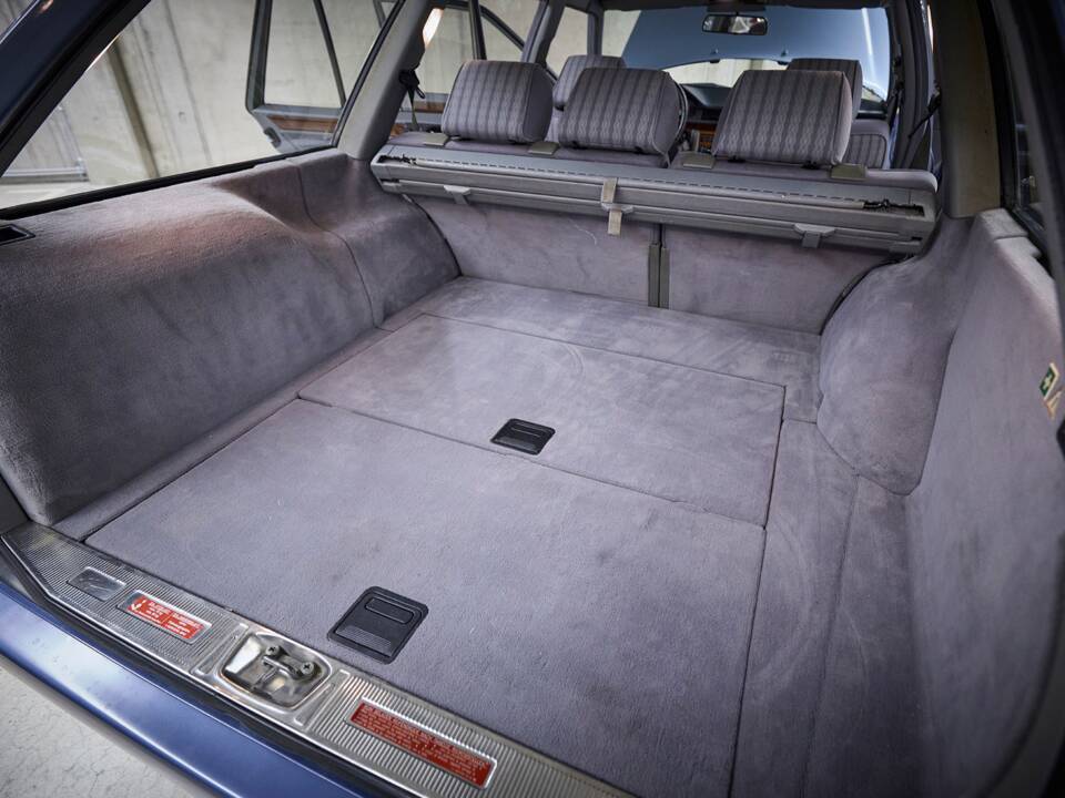 Image 59/100 of Mercedes-Benz 230 TE (1990)