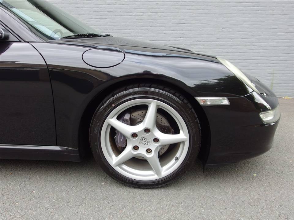 Image 18/74 of Porsche 911 Carrera (2005)