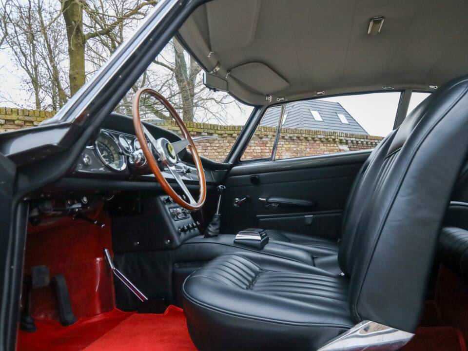 Image 23/50 of Ferrari 250 GT/E (1962)