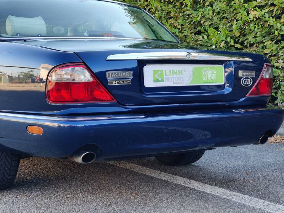 Image 26/30 de Jaguar XJ 8 4.0 Executive (1998)