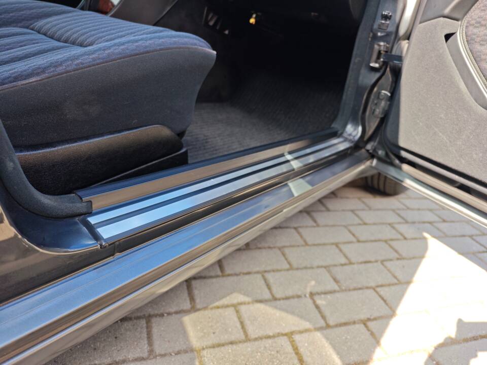 Bild 11/26 von Mercedes-Benz 300 E (1991)