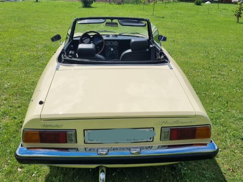 Bild 3/10 von Alfa Romeo 1600 Spider (1981)