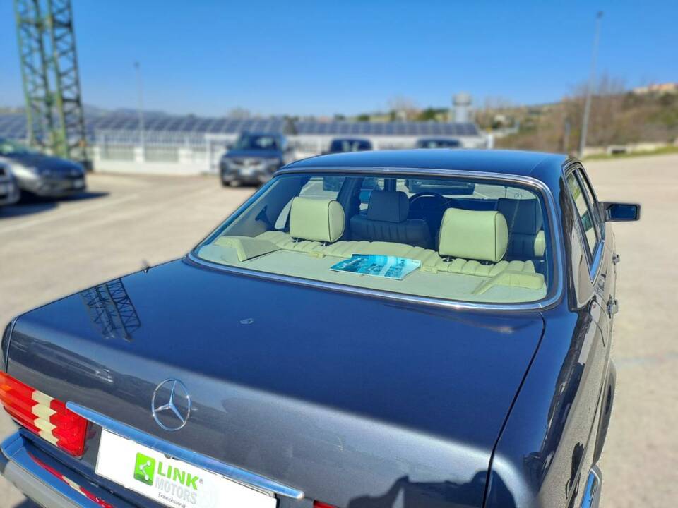Image 30/50 of Mercedes-Benz 300 SE (1990)
