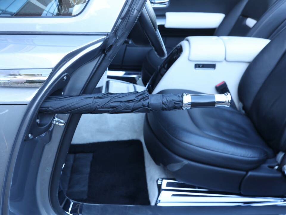 Image 24/50 of Rolls-Royce Phantom DHC (2009)