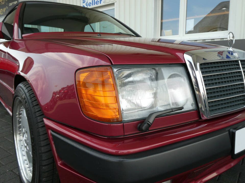 Image 23/25 of Mercedes-Benz 300 CE-24 3.4 AMG (1994)