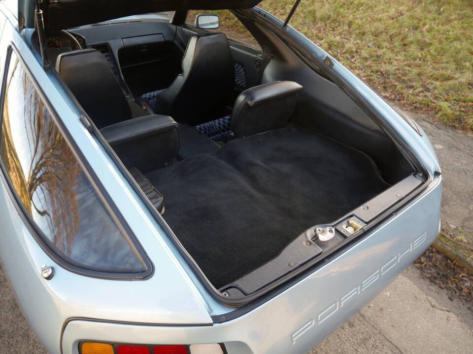 Immagine 25/31 di Porsche 928 (1978)