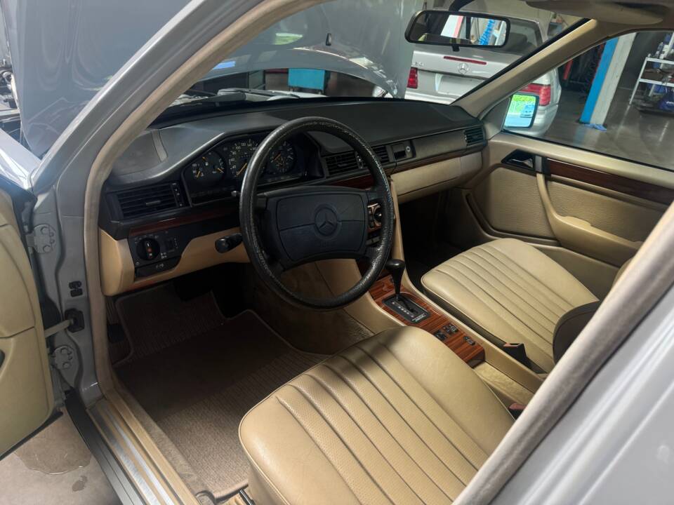 Bild 42/51 von Mercedes-Benz 300 D Turbo (1991)
