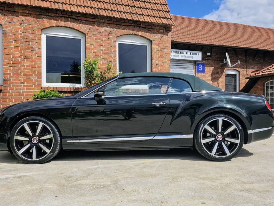 Immagine 6/10 di Bentley Continental GTC V8 (2013)