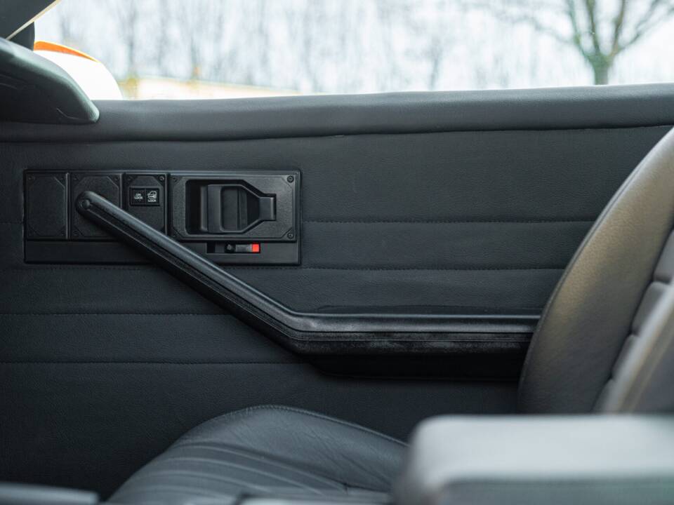 Bild 32/50 von Chevrolet Camaro Z28 (1992)