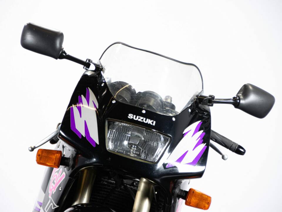 Afbeelding 30/45 van Suzuki RGV 250 Gamma (1992)