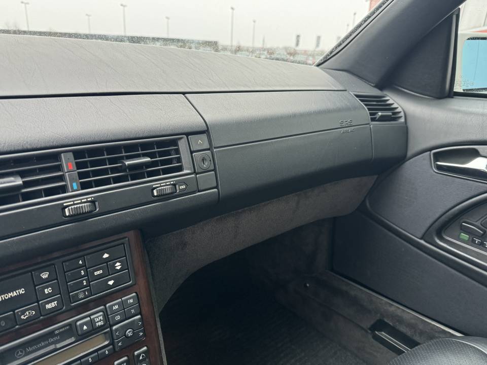Bild 17/37 von Mercedes-Benz SL 500 (1996)