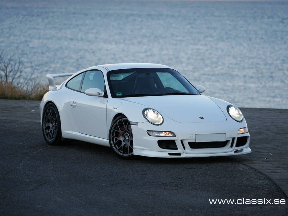 Image 2/19 of Porsche 911 Carrera S (2005)