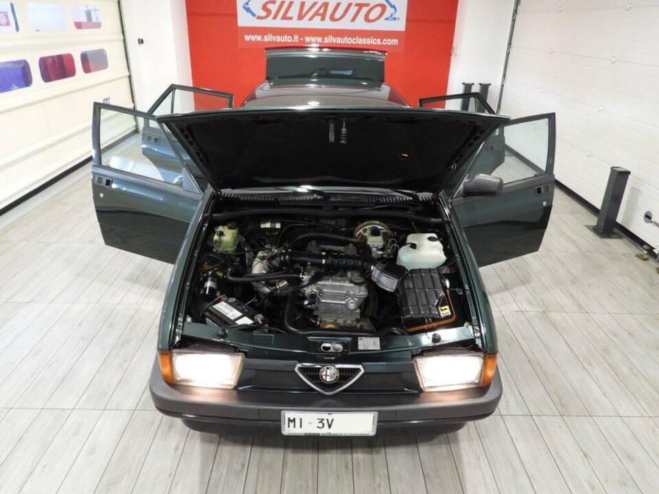 Imagen 13/14 de Alfa Romeo 75 1.6 (1991)