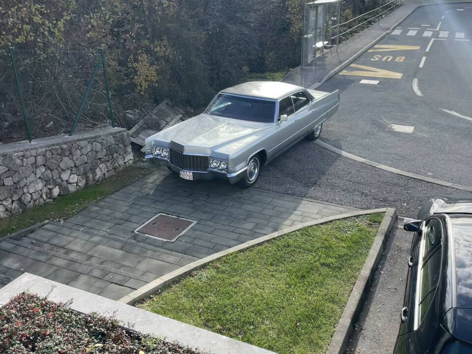 Image 62/90 of Cadillac Sedan DeVille (1970)