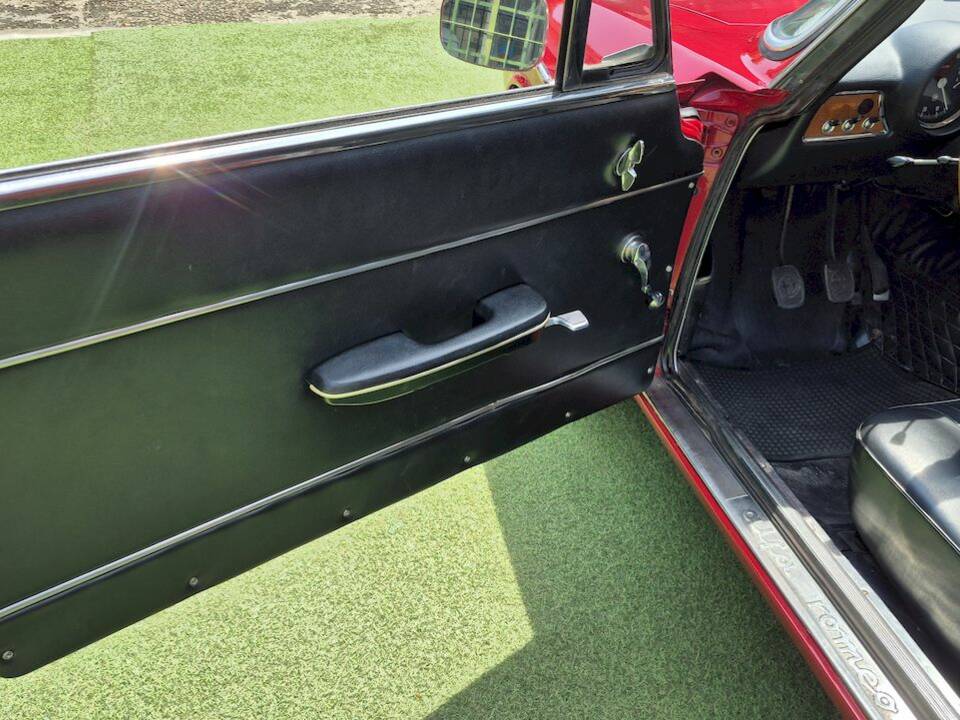 Image 18/50 de Alfa Romeo Giulia GT 1300 Junior (1971)