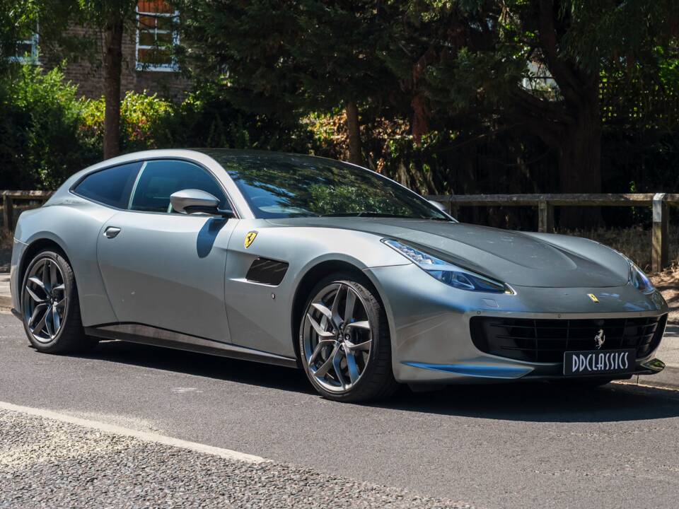 Bild 2/36 von Ferrari GTC4Lusso T (2020)