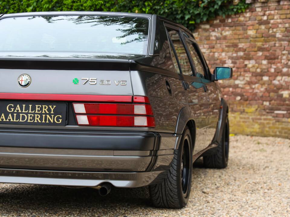 Afbeelding 45/50 van Alfa Romeo 75 3.0 V6 QV (1988)