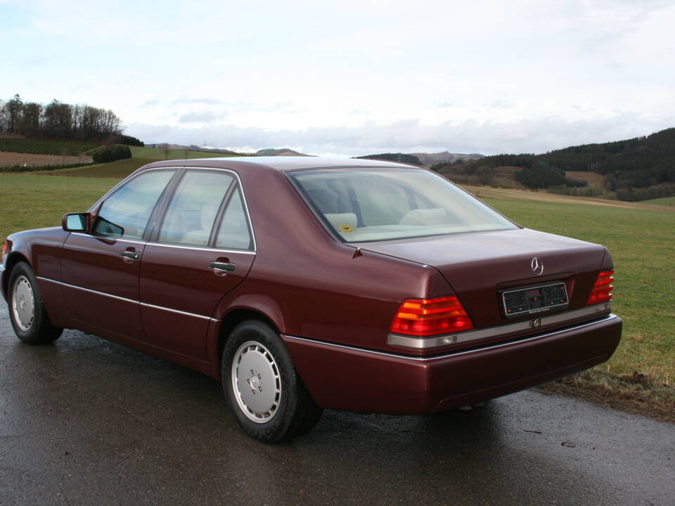 Image 36/69 of Mercedes-Benz 500 SE (1992)