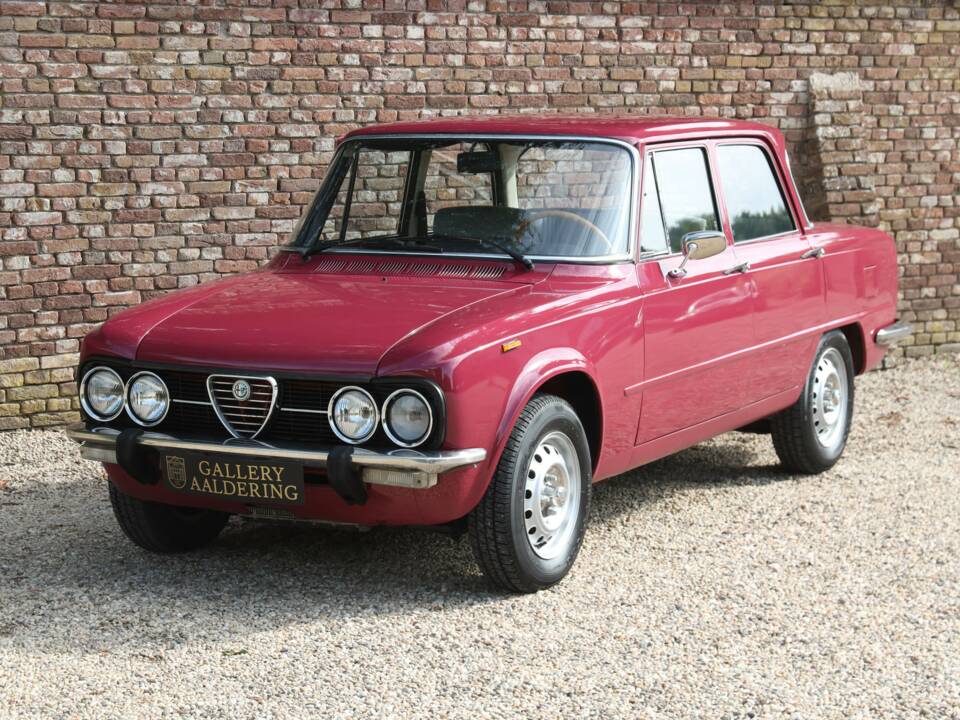Bild 19/50 von Alfa Romeo Giulia Nuova Super 1300 (1975)