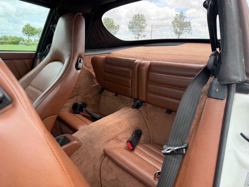 Image 29/62 of Porsche 911 Carrera 2 (1990)