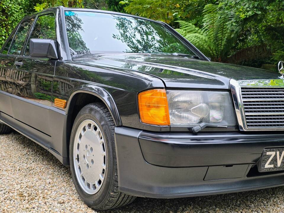 Image 13/69 de Mercedes-Benz 190 E 2.3-16 (1985)