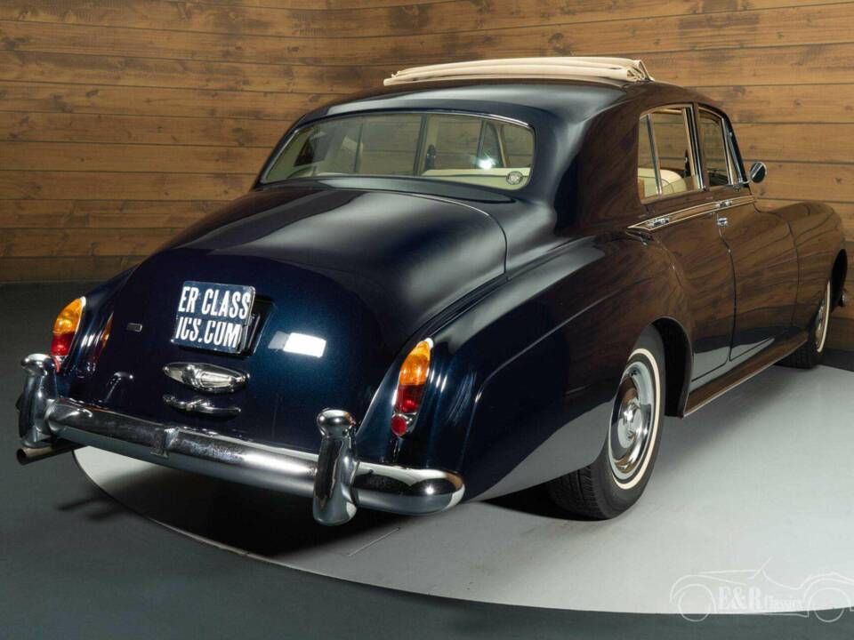 Image 16/19 of Rolls-Royce Silver Cloud III (1965)